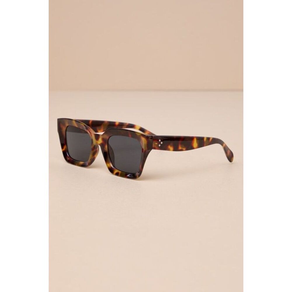 Like New Lulus Chic Possibilities Brown Tortoise Square Sunglasses